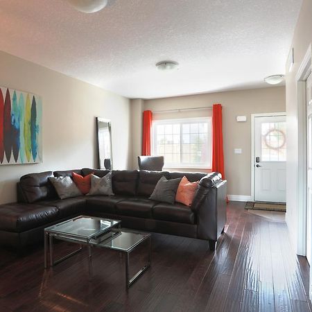 Boardwalk Homes - Executive Guest Rooms & Townhomes Kitchener Kamer foto