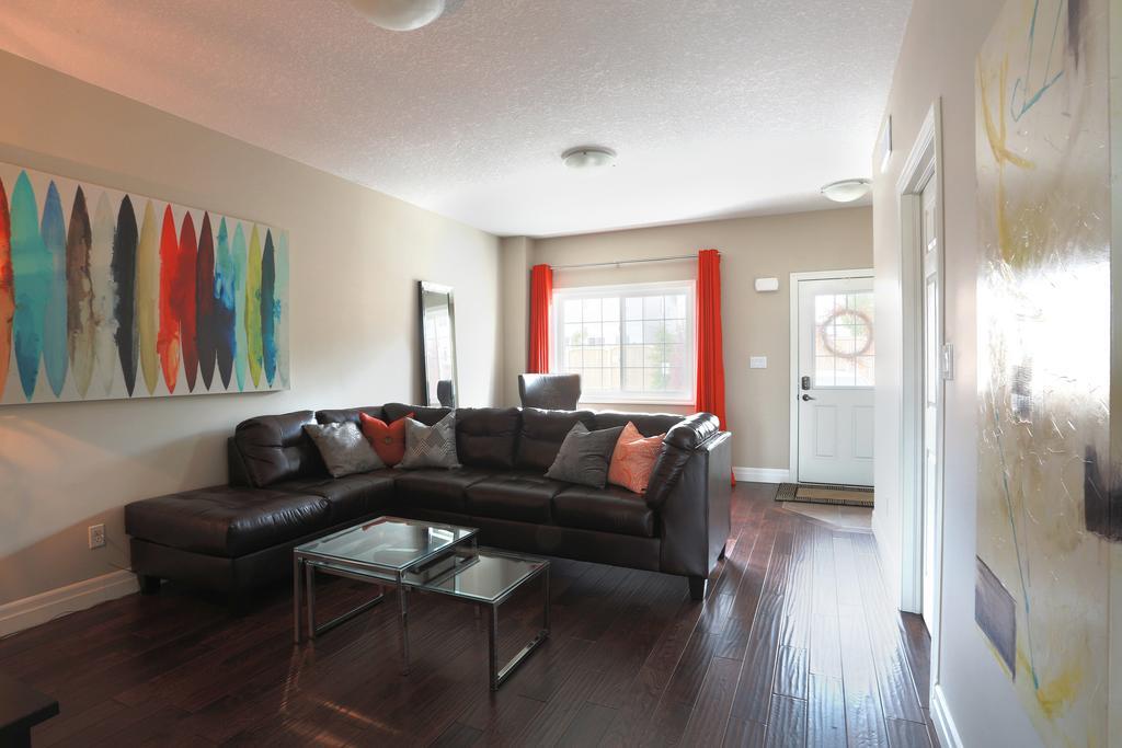 Boardwalk Homes - Executive Guest Rooms & Townhomes Kitchener Kamer foto