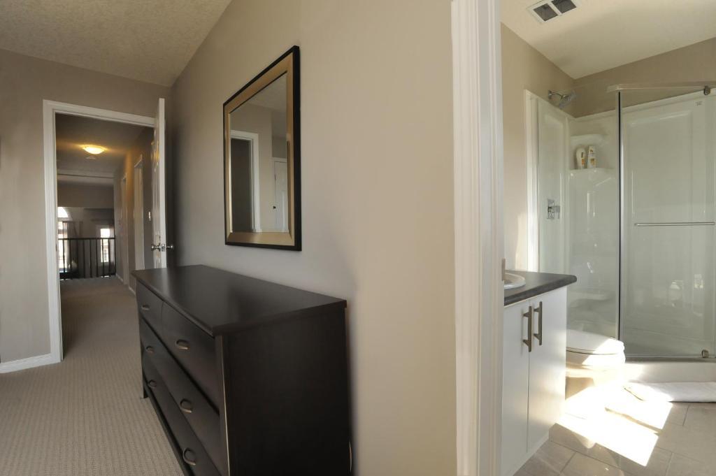 Boardwalk Homes - Executive Guest Rooms & Townhomes Kitchener Kamer foto