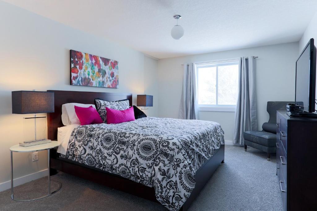 Boardwalk Homes - Executive Guest Rooms & Townhomes Kitchener Buitenkant foto