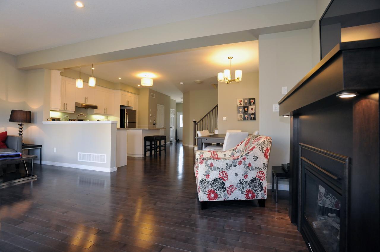 Boardwalk Homes - Executive Guest Rooms & Townhomes Kitchener Kamer foto